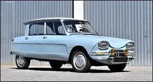 Un peu plus éloignée, on a une :