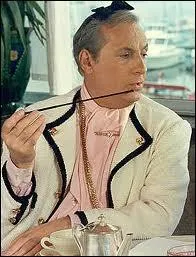 Mars : Qui a appris à Michel Serrault comment beurrer des biscottes dans une pièce de théâtre ?