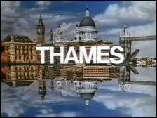 Avril : Quelle émission a été diffusée à la télévision britannique ?