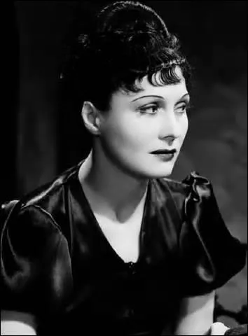 Juillet : ''Atmosphère ! ... Atmosphère ! ... Est-ce que j'ai une gueule d'atmosphère ? ! '' ... Dans quel film peut-on entendre cette célèbre réplique d'Arletty adressée à Louis Jouvet ?