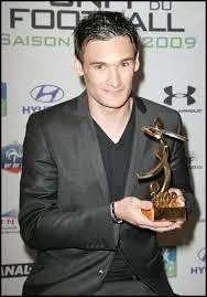 Combien de fois Hugo Lloris a-t-il gagné le trophée de meilleur gardien de la L1 avec l'O.L. ?