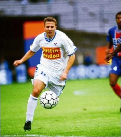 Quel est ce joueur qui a joué pour Lyon ?