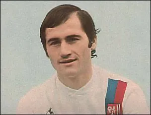 Quel joueur a joué le plus de matchs pour l'Olympique lyonnais ?