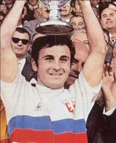 Quel est le meilleur buteur de l'histoire de l'Olympique lyonnais ?