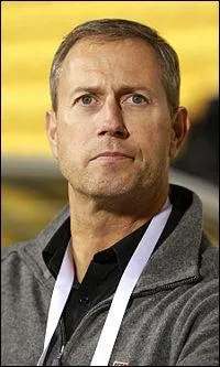 Quel entraîneur a entraîné Lyon mais pas l'équipe de France ?