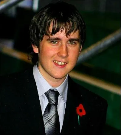 Pour clore ce chapitre de la vie estudiantine, quel animal Neville imite-t-il lors de la première soirée entre copains (qui finira par une bataille de polochons) ?