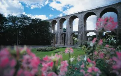 Architecture- Le viaduc est connu pour cette grande uvre d'Eugène Decomble. Il a été construit en 15 mois le jour et la nuit. Ce monument est dans quelle ville ?