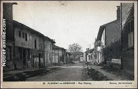 Voici une ancienne carte postale du village Marnais de Florent-en-Argonne. Il se situe en région ...