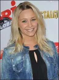 Avec qui est-il sorti dans la série ?