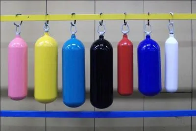 Pour les plongées-loisir, quel est le gaz dont on remplit les bouteilles et que le plongeur va respirer tout au long de sa plongée ?