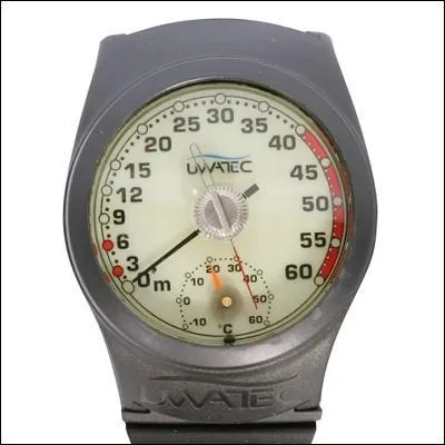 La pression étant exprimée en bars, quelle pression subit un plongeur lorsqu'il évolue à -30 mètres de profondeur ?