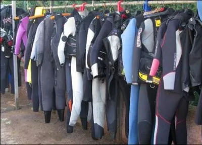 En quelle matière sont les combinaisons de plongée sous-marine ?