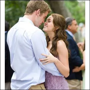 Qui se marie à ce moment du film ?