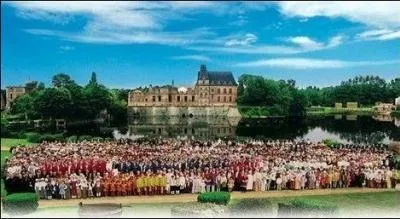 Combien de bénévoles sont nécessaires au Puy du Fou ?
