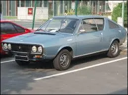 Les Renault 15 et 17 sont des voitures jumelles. Années de production : de 1971 à 1979. Voici la :