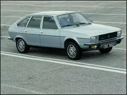 Cette Renault est dotée d'une direction assistée, de la condamnation centralisée des portes et de lève-vitres avant électriques. Années de production : de 1976 à 1984. C'est une :