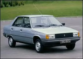 Première voiture à utiliser un moteur Renault en position transversale, elle possède une suspension à quatre roues indépendantes. Années de production : de 1981 à 1989. C'est une :