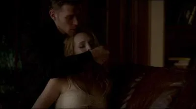 Qui a transformé Caroline ?