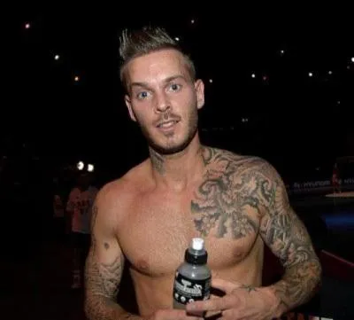 Combien de tatouages M. Pokora a-t-il ?
