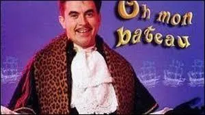 Continuons sur les chanteurs excentriques : lui se fait connaître en 1987 grâce au tube "Oh ! Mon Bateau".