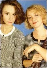 Dans les années 80, ce groupe de filles est propulsé au Top 50 grâce au tube "Vélomoteurs". Il s'agit :