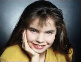 En 1989, la France fait connaissance avec cette toute jeune chanteuse et son tube : "Y'a pas que les grands qui rêvent". Il s'agit de :