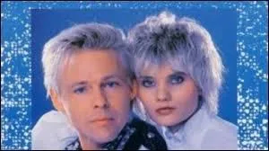 En 1989, ce duo connaît le succès avec la chanson "Johnny, Johnny Come Home". Il s'agit de :