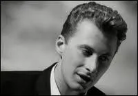 Ce chanteur connut son heure de gloire grâce au tube "Wonderful Life" :