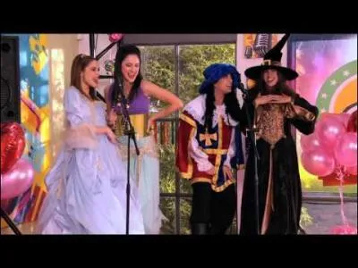 Violetta est déguisée en :