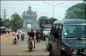 Pays lointain, le Laos, quelle est sa politique ?