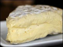 Parce que vous êtes connus pour votre fin palais, vous trouverez quel est ce fromage, à la croûte floconneuse de légère moisissure, que Talleyrand sacra "roi".