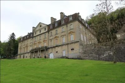 Quel est ce château du département du Jura , reconstruit par la comtesse de Lauragais dont les charmes du parc sont infinis ?