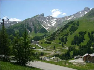 Dans quel département pourrez-vous gravir le col d'Allos ?