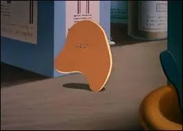 Hum hum ! Une crêpe vivante... avec quel couvert les mystérieux gourmands volent-ils les crêpes ?