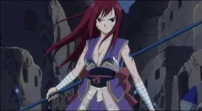 Quelle armure permet à Erza de lancer des armes ?