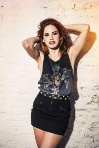 Elle est ambassadrice pour la campagne "Amigos por el Mundo" de "Disney Channel Latin America", au même titre que quels autres acteurs de "Violetta" ?