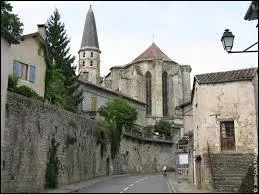 Voici l'église Saint-Jean-Baptise de la commune midi-pyrénéenne de Caylus. Elle se situe dans le département n° ...