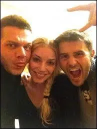 Sa carrière commence en :