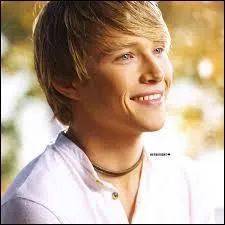 Dans la série "Sonny with a chance" , comment se nomme-t-il ?