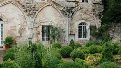 Dans quel département ne pourrez-vous pas vous rendre sans être dans l'obligation d'en traverser un autre si vous partez du département de la Côte-d'Or ?