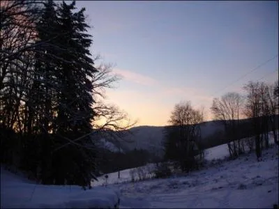 Quel département ne touche pas celui des Vosges ?