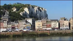 Nous partons visiter la station balnéaire Seinomarine du Tréport. Pour cela, nous devons nous rendre en région ...