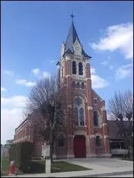 Cette église se trouve à Saint-Fuscien. Cette commune Samarienne se situe en région ...