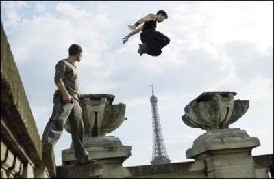 Luc Besson accuse UGC de ne pas programmer le film Banlieue 13 Ultimatum dans les cinmas de banlieue. Selon lui, pourquoi ?