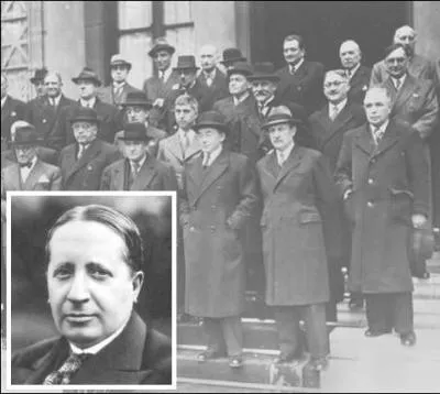 Opposé à l'Armistice et au pouvoir autoritaire en voie de constitution, il est arrêté le 17 juin 1940 sur l'ordre de Pétain...