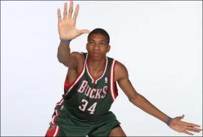 Même question : quelle est la nationalité du jeune Giannis Antetokounmpo, l'ailier des Milwaukee Bucks ?