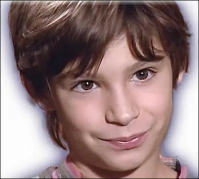 En 2006, il interprète le rôle de Benoît dans le film "Nos jours heureux". Qui est-ce ?