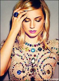 À quel âge a-t-elle été acceptée à la prestigieuse école supérieure de ballet au Québec ?