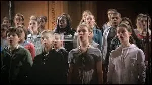 Laquelle de ces chansons est interprétée par la chorale lors du spectacle de fin d'année ?