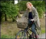 La seule personne de la famille à ne pas souffrir de ce handicap est une jeune fille de 16 ans. Quel est son prénom ?